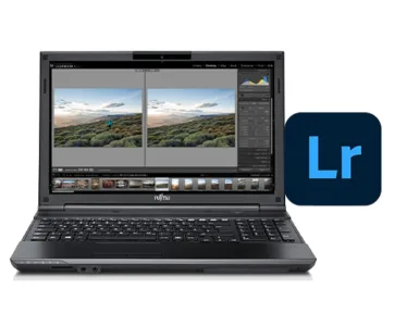 Adobe Lightroom : image, photo d'un ordinateur portable ouvert avec Lightroom affiché à l’écran, montrant une photo avant/après retouche, avec un logo de Lightroom.