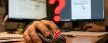 Souris qui ne défile plus : image ou photo d'une main frustrée qui tient une souris d’ordinateur avec un gros point d’interrogation au-dessus.