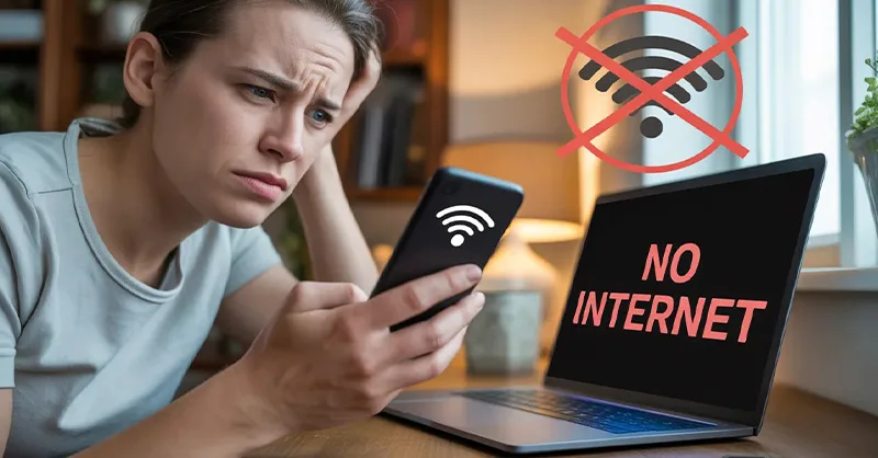 Partage de connexion : image ou photo d'une personne regarde son téléphone avec un air frustré pendant qu’un ordinateur portable affiche “No Internet”