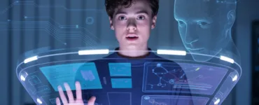 Kimi IA : image ou photo d'un jeune homme devant un écran holographique futuriste, avec une interface d'intelligence artificielle affichant des documents, graphiques et données en arrière-plan.
