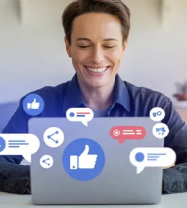 Page Facebook : image ou photo d'une personne assise avec un ordinateur portable avec des icônes Facebook (like, commentaire, partage) qui flottent autour de l’écran.